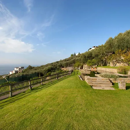 House With Sea View In Capo Di Hébergement de vacances *