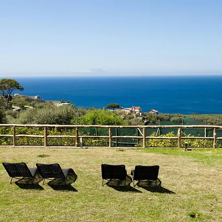 Hébergement de vacances House With Sea View In Capo Di Sorrente